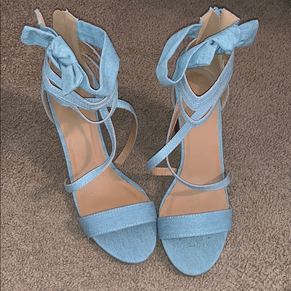 Blue heel with hi ankle straps - Picture 1 of 3